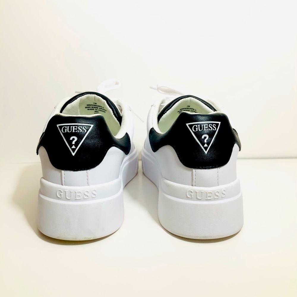 GUESS RENZY DEBOSSED LOGO, LOW–TOP SNEAKER.    ZS 7M) GUESS UNÍXE SHOE...🔥🔥🔥